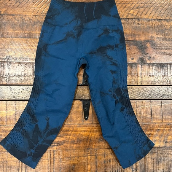 lululemon athletica Women's Flow & Go Crop Pants - Black - Picture 2 of 6